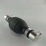 Ręczna pompka do paliwa dwukątowa 12mm (gruszka)