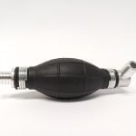 Ręczna pompka do paliwa jednokątowa 12mm (gruszka)